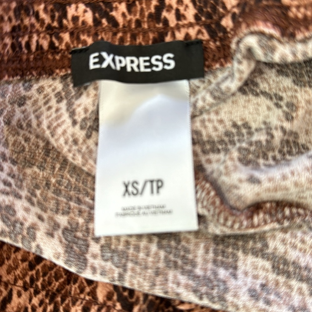 Express Pants - Picture 6 of 8